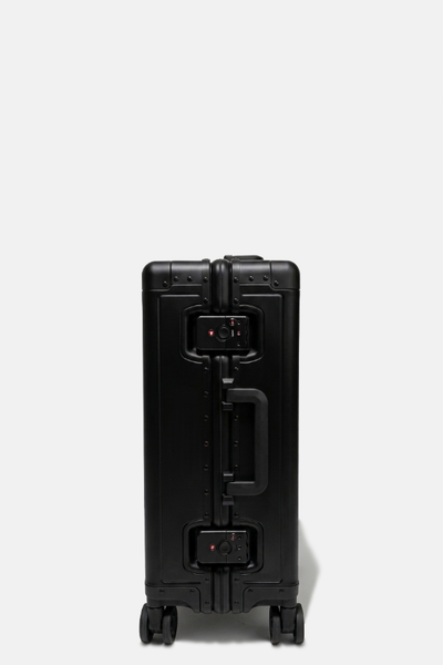 FLYCO black aluminium luggage — side view, latches